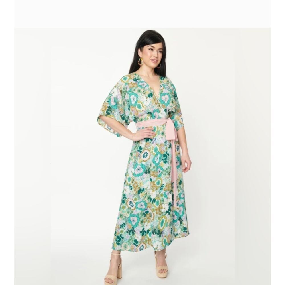 Unique Vintage Floral Kimono Style Wrap Dress Size M NWT